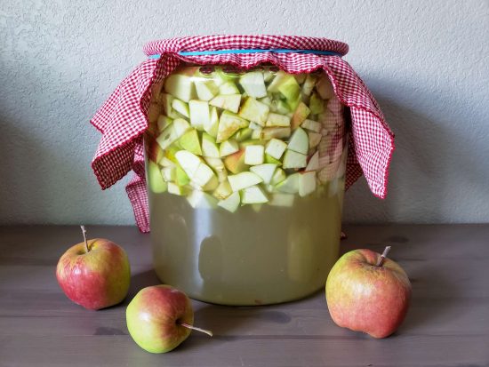 homemade apple cider vinegar feature e1635332867556